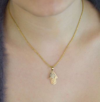 Zawieszka złota Ręka Fatimy próby 585, zdobiona cyrkoniami. Wymiary 2,5×1,3 cm, waga 0,61 g. Idealna jako prezent zman ochronny (4).JPG